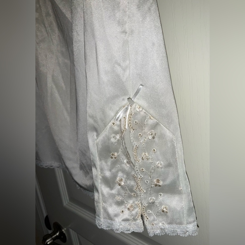 Slip - Picture 3 of 5